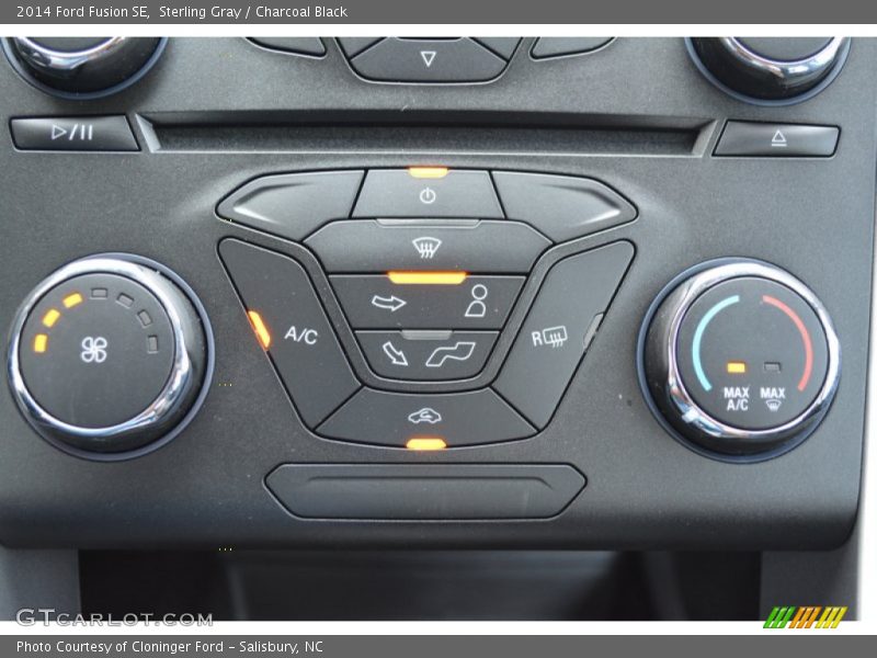 Sterling Gray / Charcoal Black 2014 Ford Fusion SE