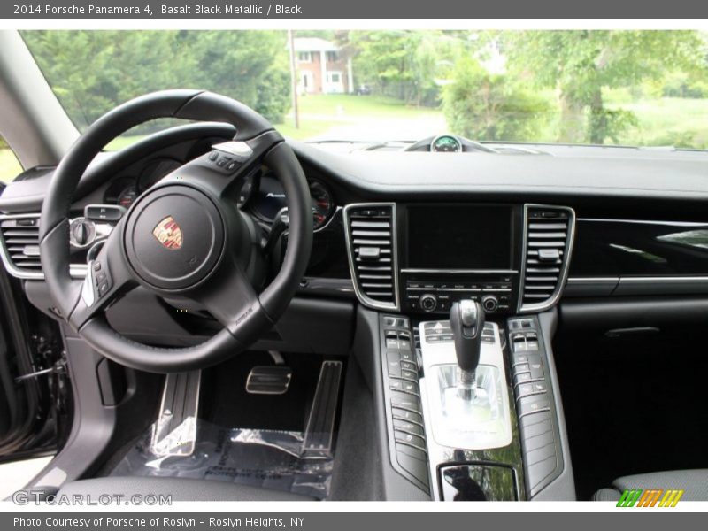 Dashboard of 2014 Panamera 4