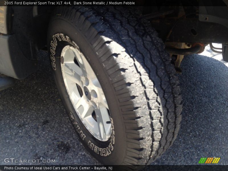 Dark Stone Metallic / Medium Pebble 2005 Ford Explorer Sport Trac XLT 4x4