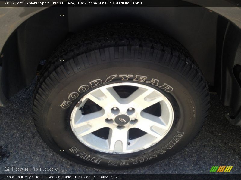 Dark Stone Metallic / Medium Pebble 2005 Ford Explorer Sport Trac XLT 4x4