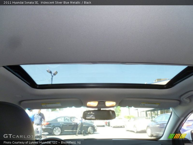 Iridescent Silver Blue Metallic / Black 2011 Hyundai Sonata SE