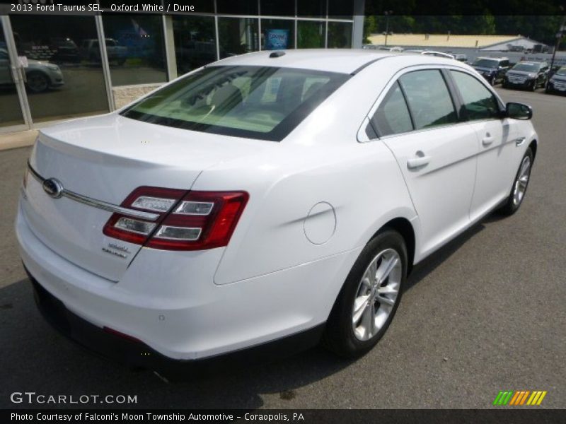 Oxford White / Dune 2013 Ford Taurus SEL