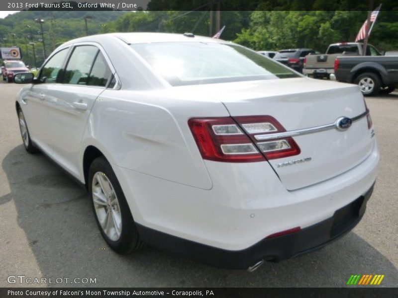 Oxford White / Dune 2013 Ford Taurus SEL