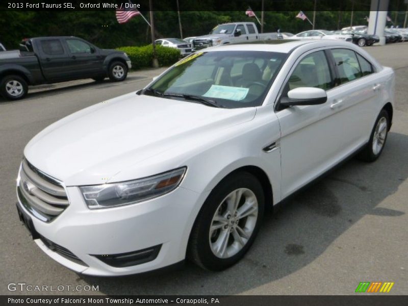 Oxford White / Dune 2013 Ford Taurus SEL