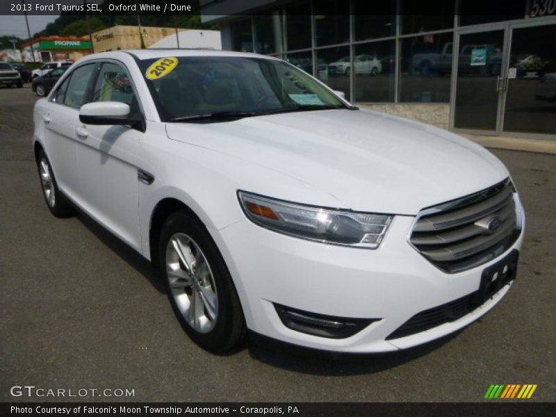 Oxford White / Dune 2013 Ford Taurus SEL