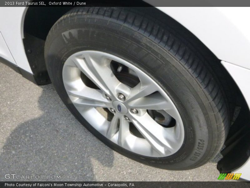 Oxford White / Dune 2013 Ford Taurus SEL