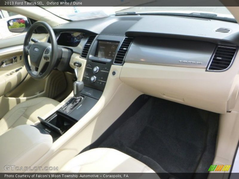 Oxford White / Dune 2013 Ford Taurus SEL