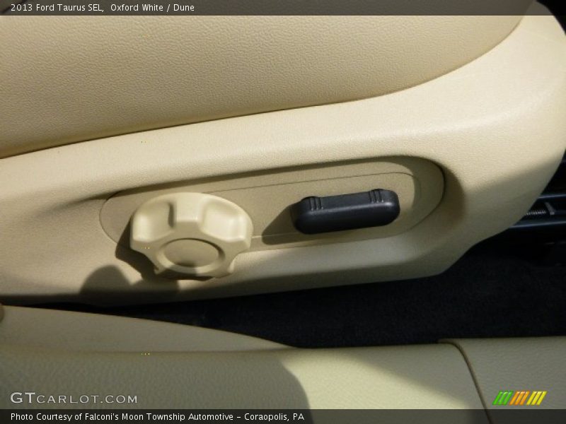 Oxford White / Dune 2013 Ford Taurus SEL