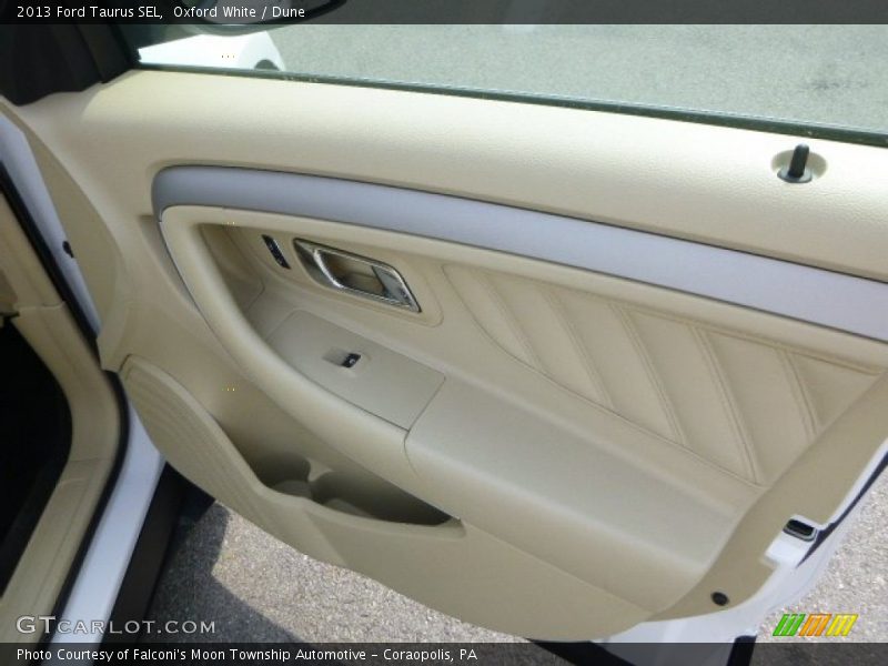 Oxford White / Dune 2013 Ford Taurus SEL