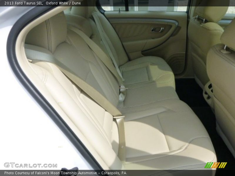 Oxford White / Dune 2013 Ford Taurus SEL