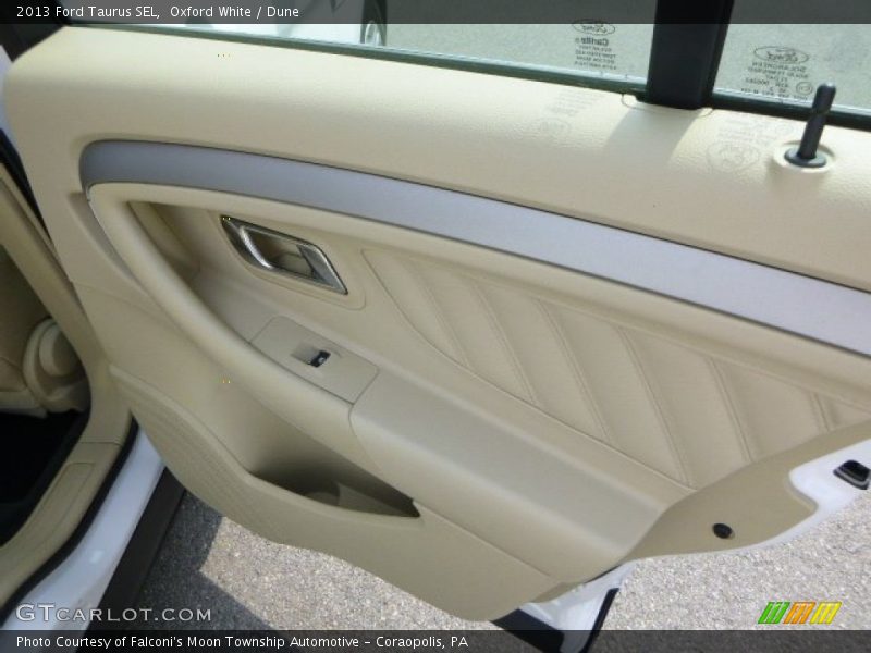 Oxford White / Dune 2013 Ford Taurus SEL