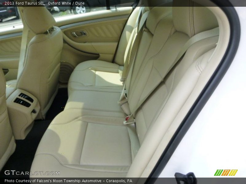 Oxford White / Dune 2013 Ford Taurus SEL