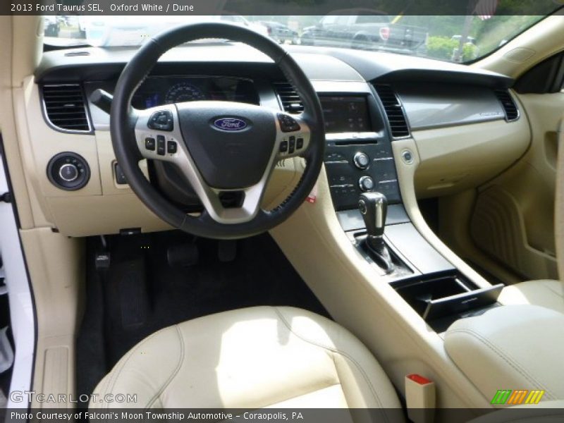 Oxford White / Dune 2013 Ford Taurus SEL