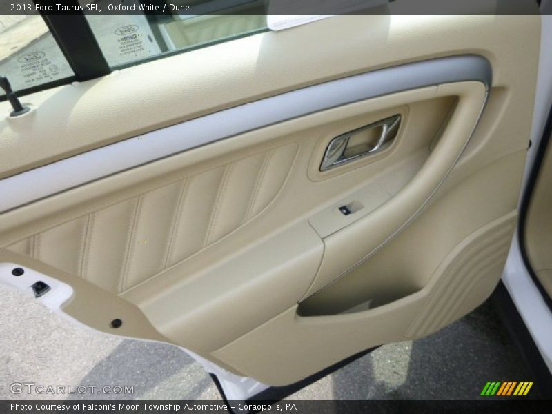 Oxford White / Dune 2013 Ford Taurus SEL