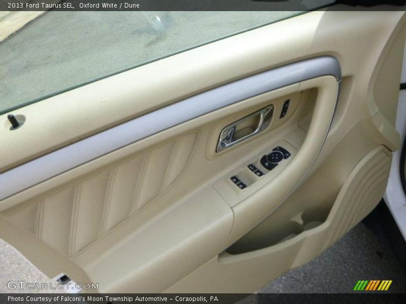 Oxford White / Dune 2013 Ford Taurus SEL