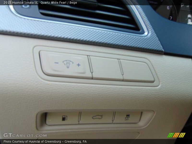 Quartz White Pearl / Beige 2015 Hyundai Sonata SE