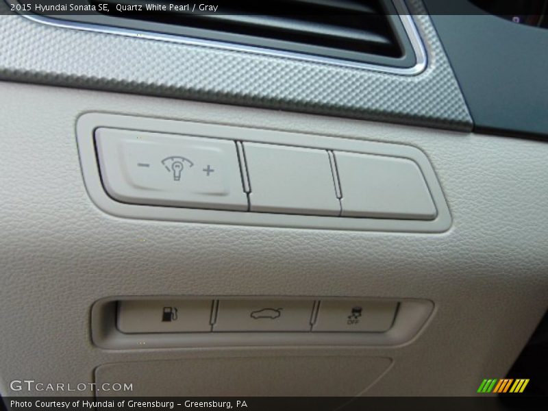 Quartz White Pearl / Gray 2015 Hyundai Sonata SE
