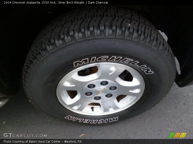 Silver Birch Metallic / Dark Charcoal 2004 Chevrolet Avalanche 1500 4x4