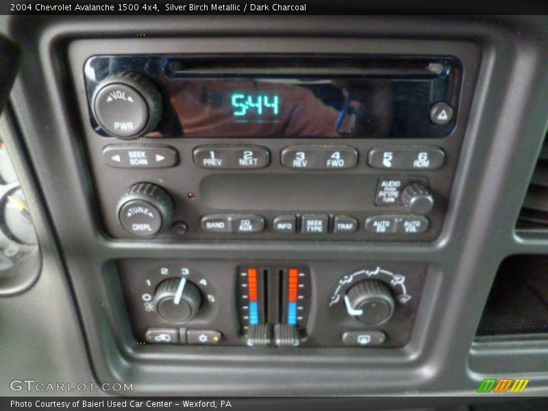 Silver Birch Metallic / Dark Charcoal 2004 Chevrolet Avalanche 1500 4x4