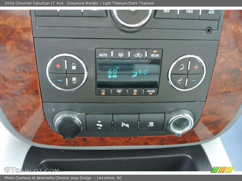Controls of 2009 Suburban LT 4x4