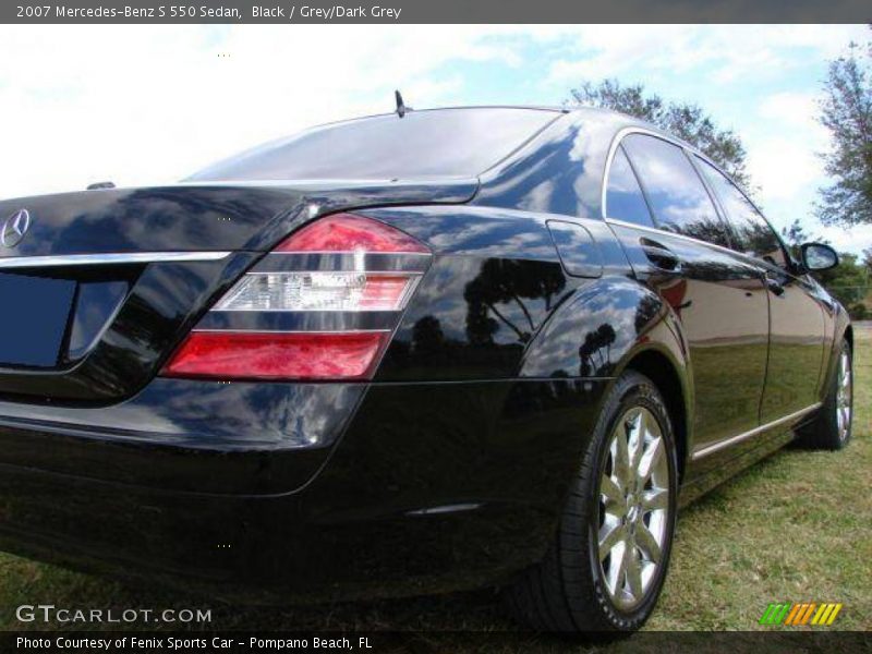Black / Grey/Dark Grey 2007 Mercedes-Benz S 550 Sedan