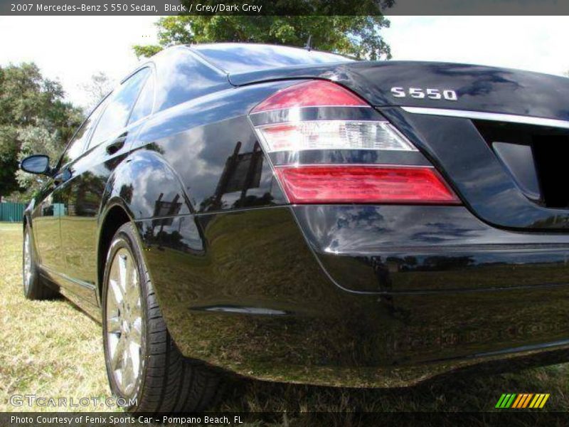 Black / Grey/Dark Grey 2007 Mercedes-Benz S 550 Sedan