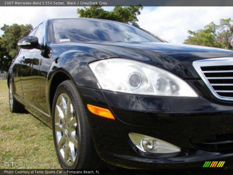 Black / Grey/Dark Grey 2007 Mercedes-Benz S 550 Sedan