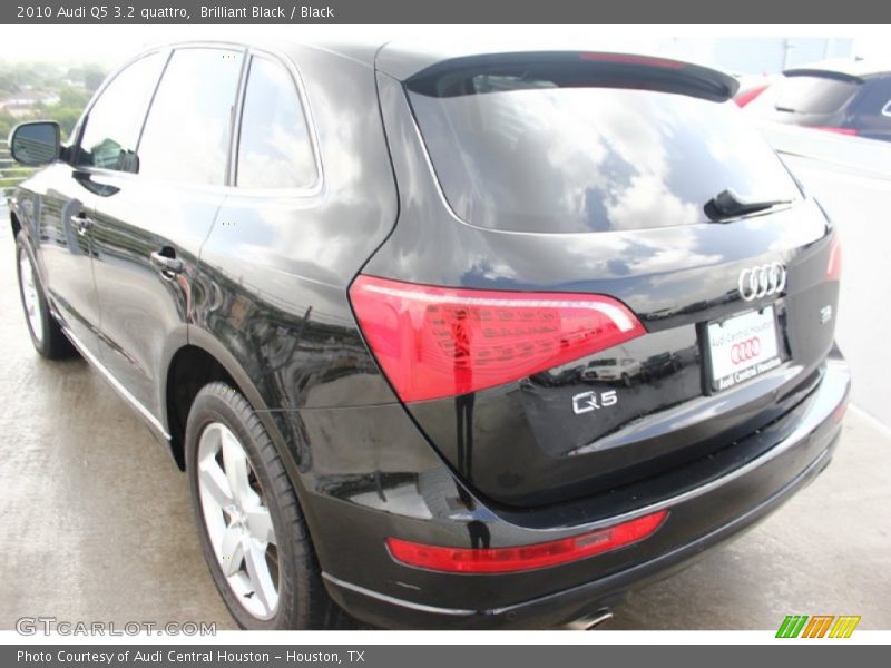 Brilliant Black / Black 2010 Audi Q5 3.2 quattro