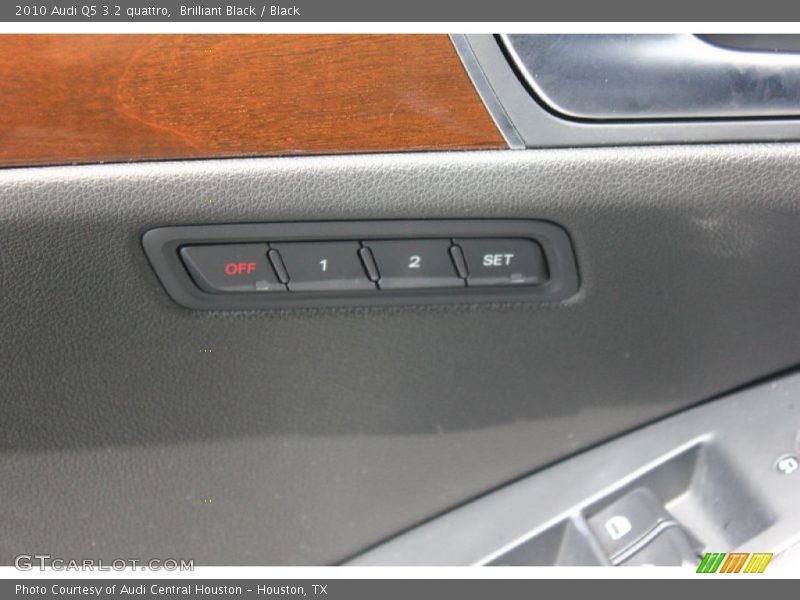 Brilliant Black / Black 2010 Audi Q5 3.2 quattro