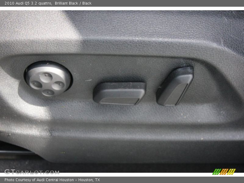 Brilliant Black / Black 2010 Audi Q5 3.2 quattro
