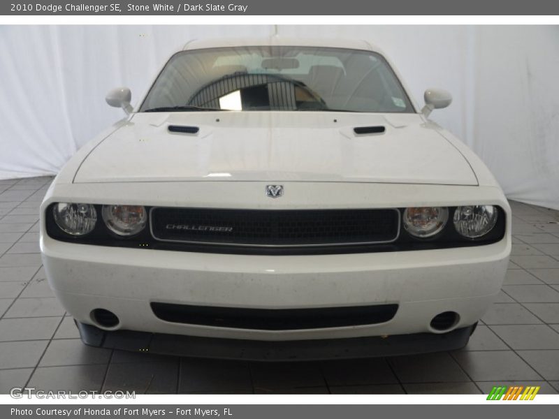 Stone White / Dark Slate Gray 2010 Dodge Challenger SE