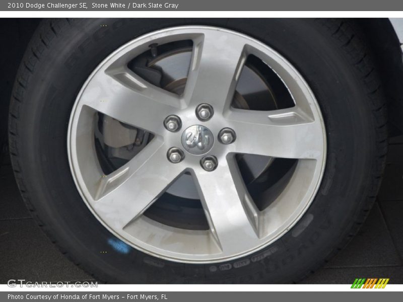 Stone White / Dark Slate Gray 2010 Dodge Challenger SE