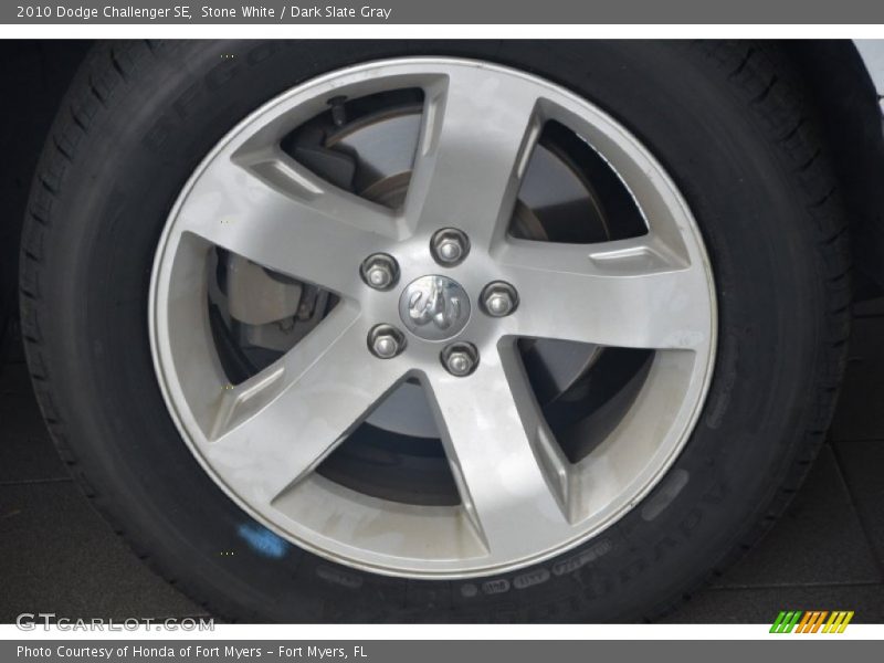 Stone White / Dark Slate Gray 2010 Dodge Challenger SE