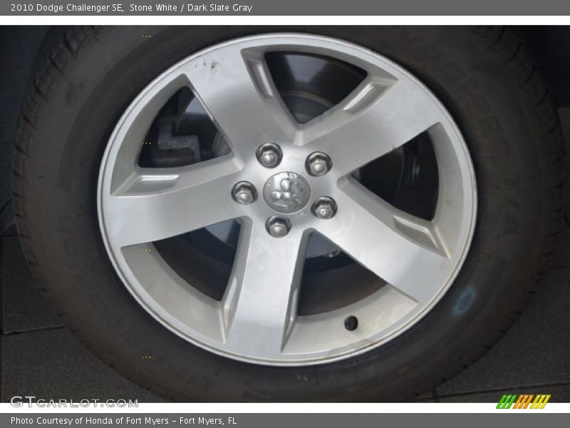 Stone White / Dark Slate Gray 2010 Dodge Challenger SE
