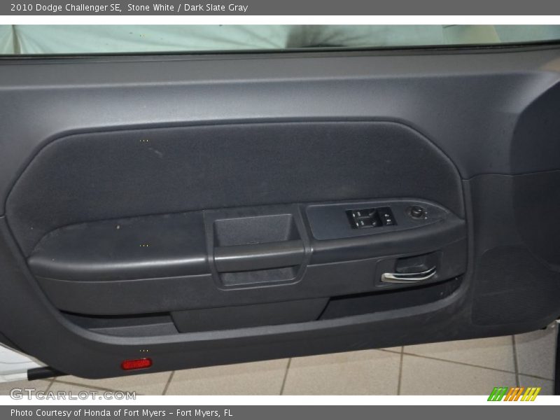 Stone White / Dark Slate Gray 2010 Dodge Challenger SE