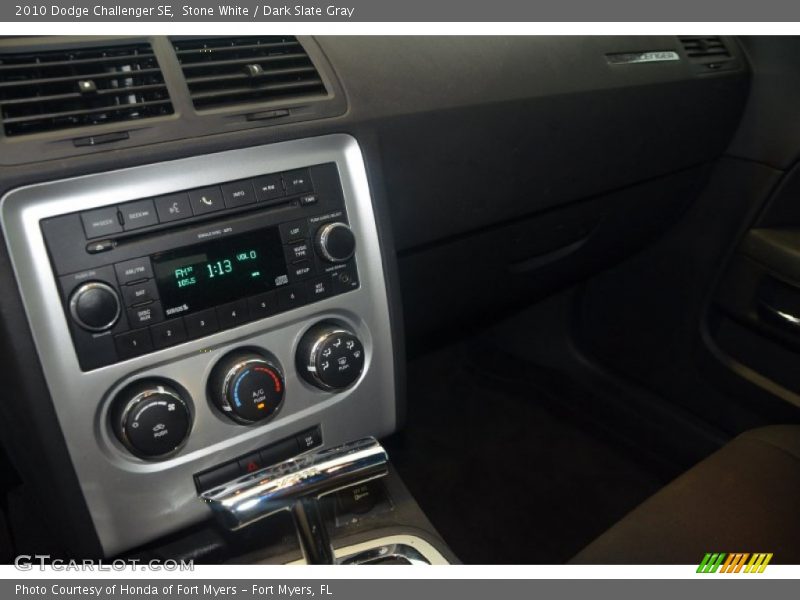 Stone White / Dark Slate Gray 2010 Dodge Challenger SE