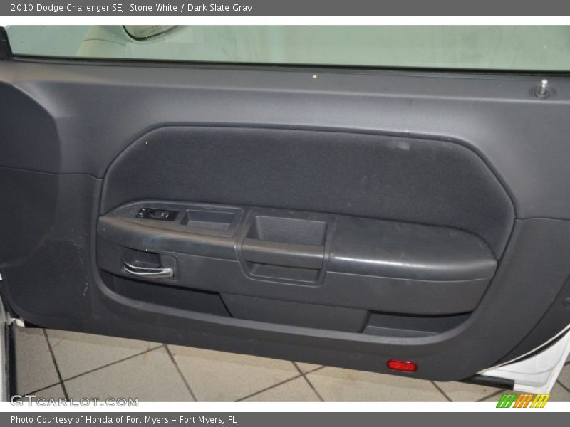 Stone White / Dark Slate Gray 2010 Dodge Challenger SE