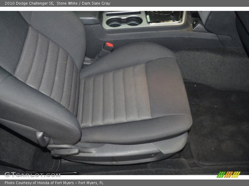 Stone White / Dark Slate Gray 2010 Dodge Challenger SE