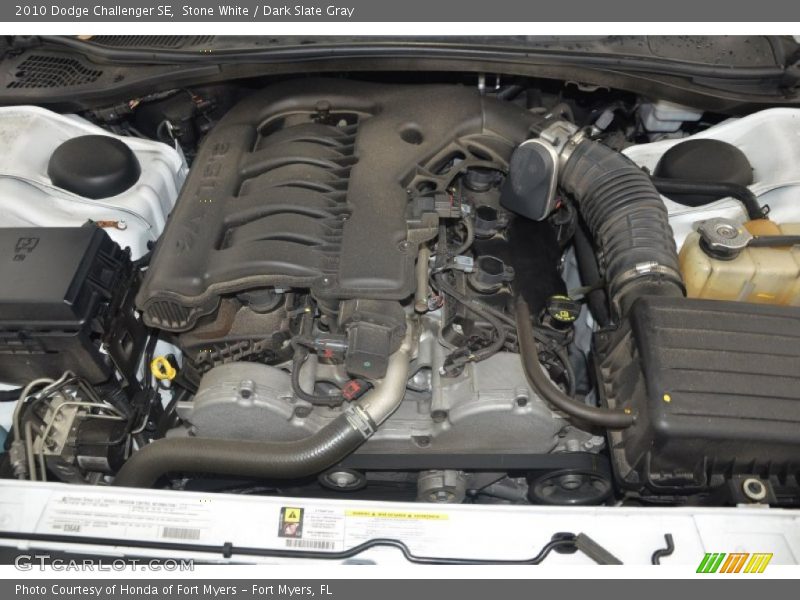 Stone White / Dark Slate Gray 2010 Dodge Challenger SE
