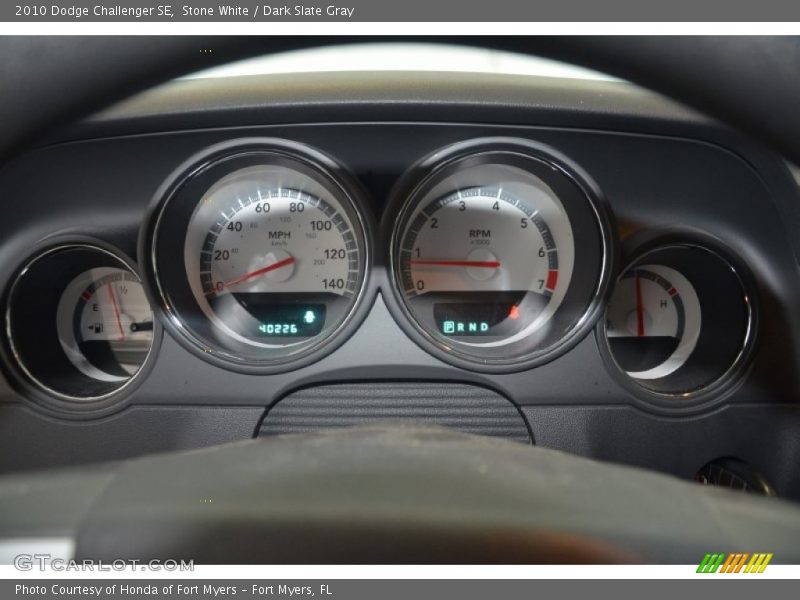 Stone White / Dark Slate Gray 2010 Dodge Challenger SE