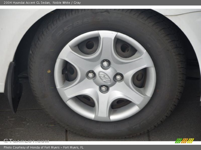 Noble White / Gray 2004 Hyundai Accent GL Sedan