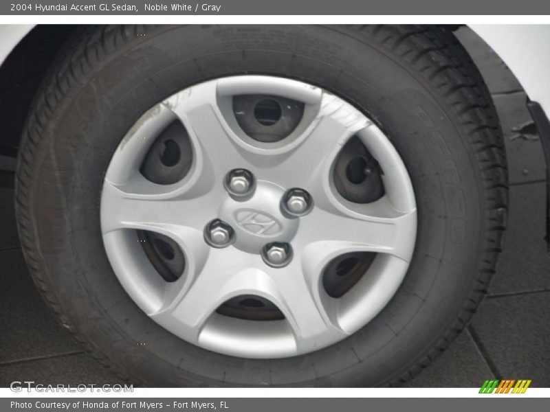 Noble White / Gray 2004 Hyundai Accent GL Sedan
