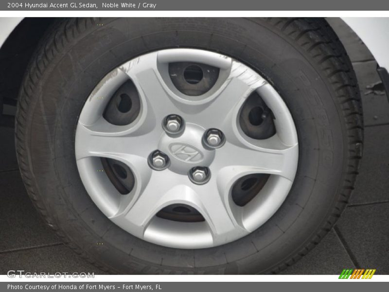 Noble White / Gray 2004 Hyundai Accent GL Sedan