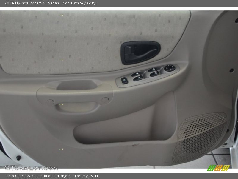 Noble White / Gray 2004 Hyundai Accent GL Sedan