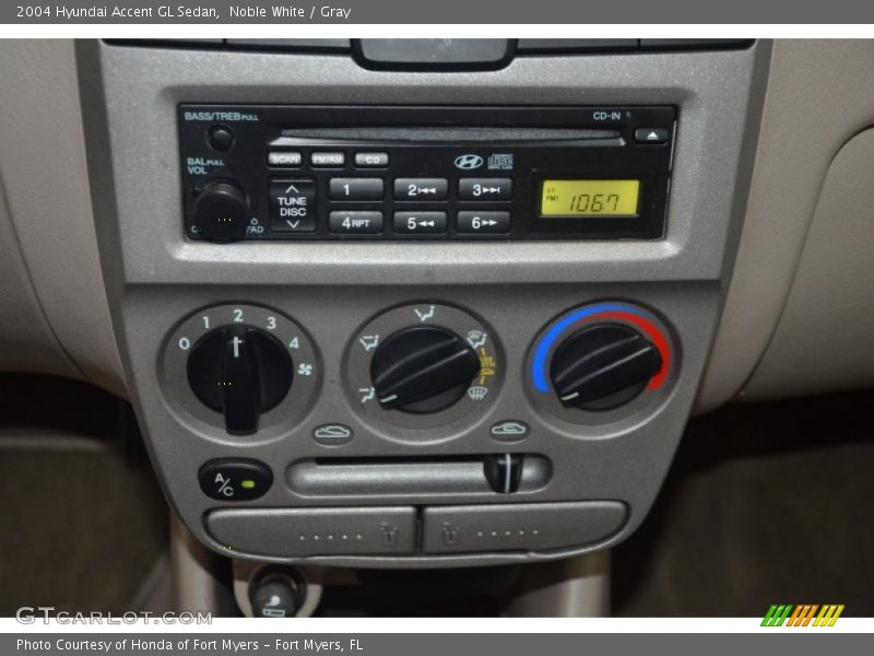 Noble White / Gray 2004 Hyundai Accent GL Sedan