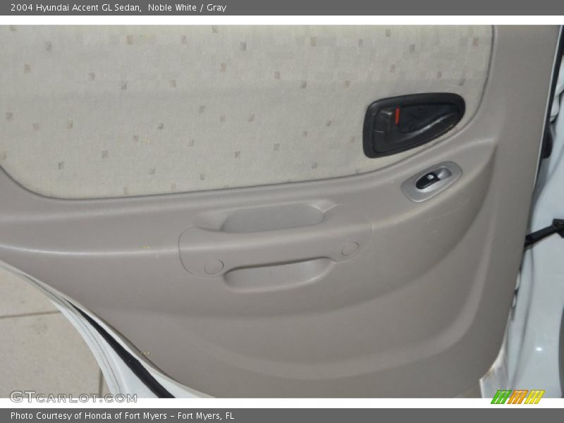 Noble White / Gray 2004 Hyundai Accent GL Sedan