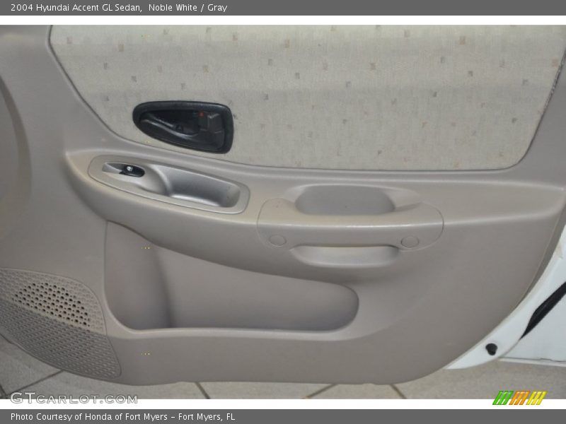 Noble White / Gray 2004 Hyundai Accent GL Sedan