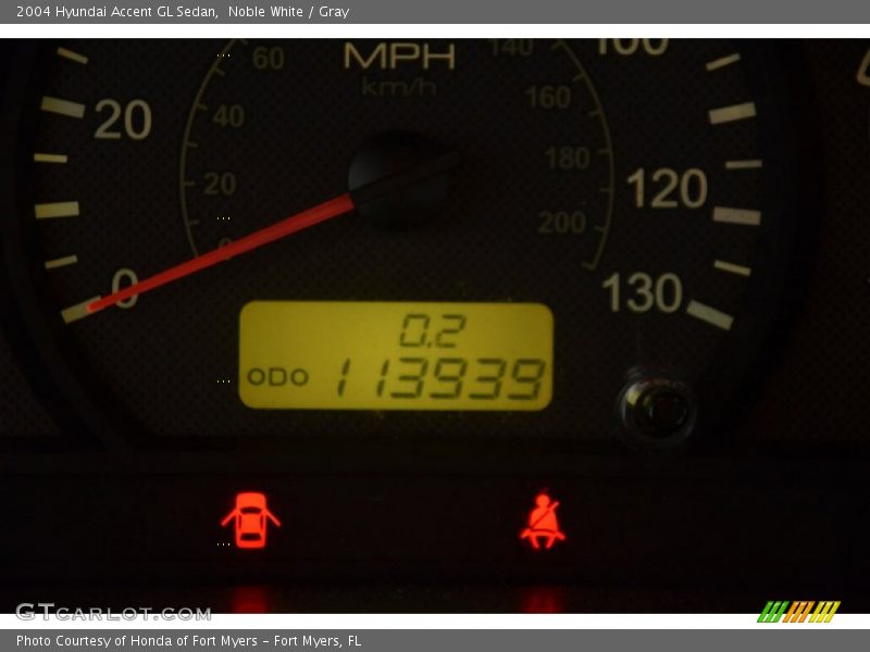 Noble White / Gray 2004 Hyundai Accent GL Sedan