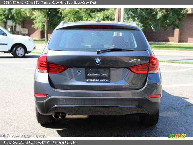 Mineral Grey Metallic / Black/Grey-Red 2014 BMW X1 xDrive28i