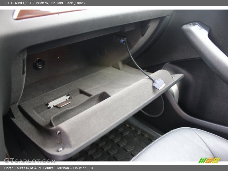 Brilliant Black / Black 2010 Audi Q5 3.2 quattro